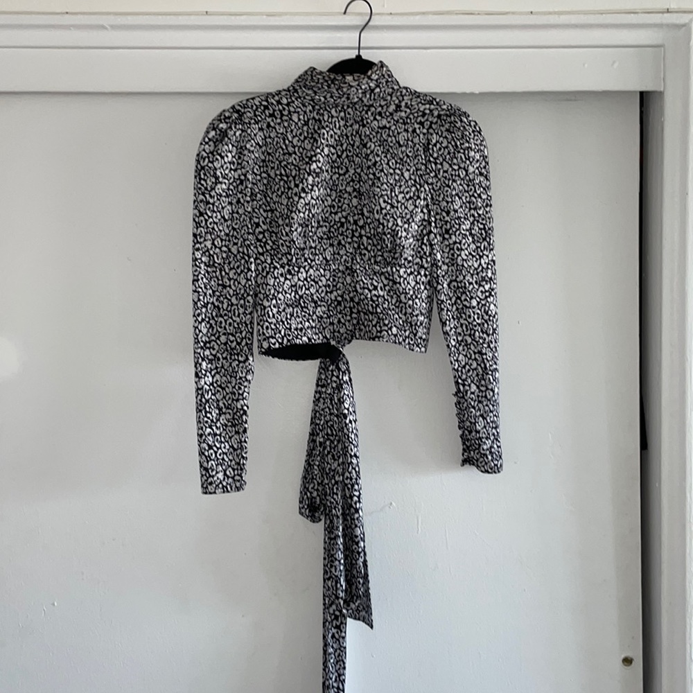 L’acadamie blouse, XS, puff shoulder and cut out back